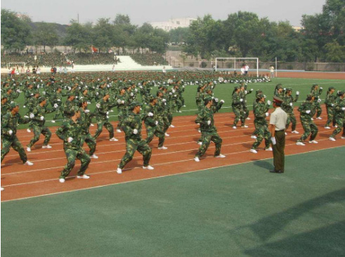 番禺钟村职业技术学校学生军训